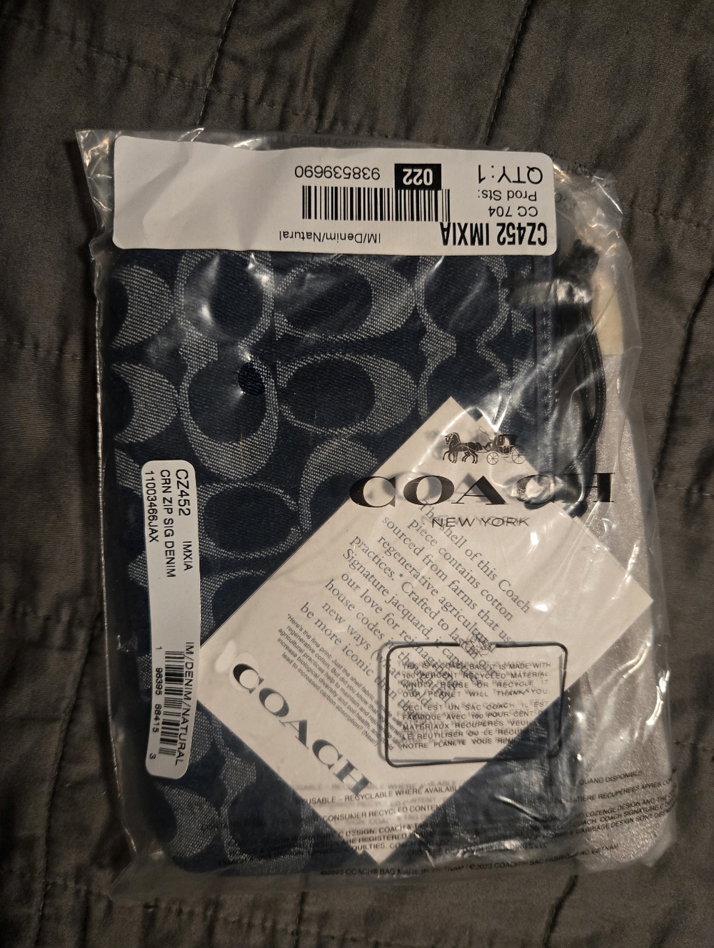 Coach Outlet Corner Zip Wristlet In Signature Denim, Never Opened - Picture 5 of 5